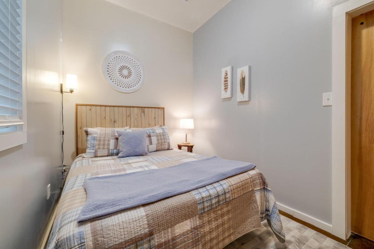 Southern Charmer-Historic District Downtown-Front Porch-Walk Score 90!!-Private Parking-1 Minute To Forsyth Park Savannah Exteriör bild