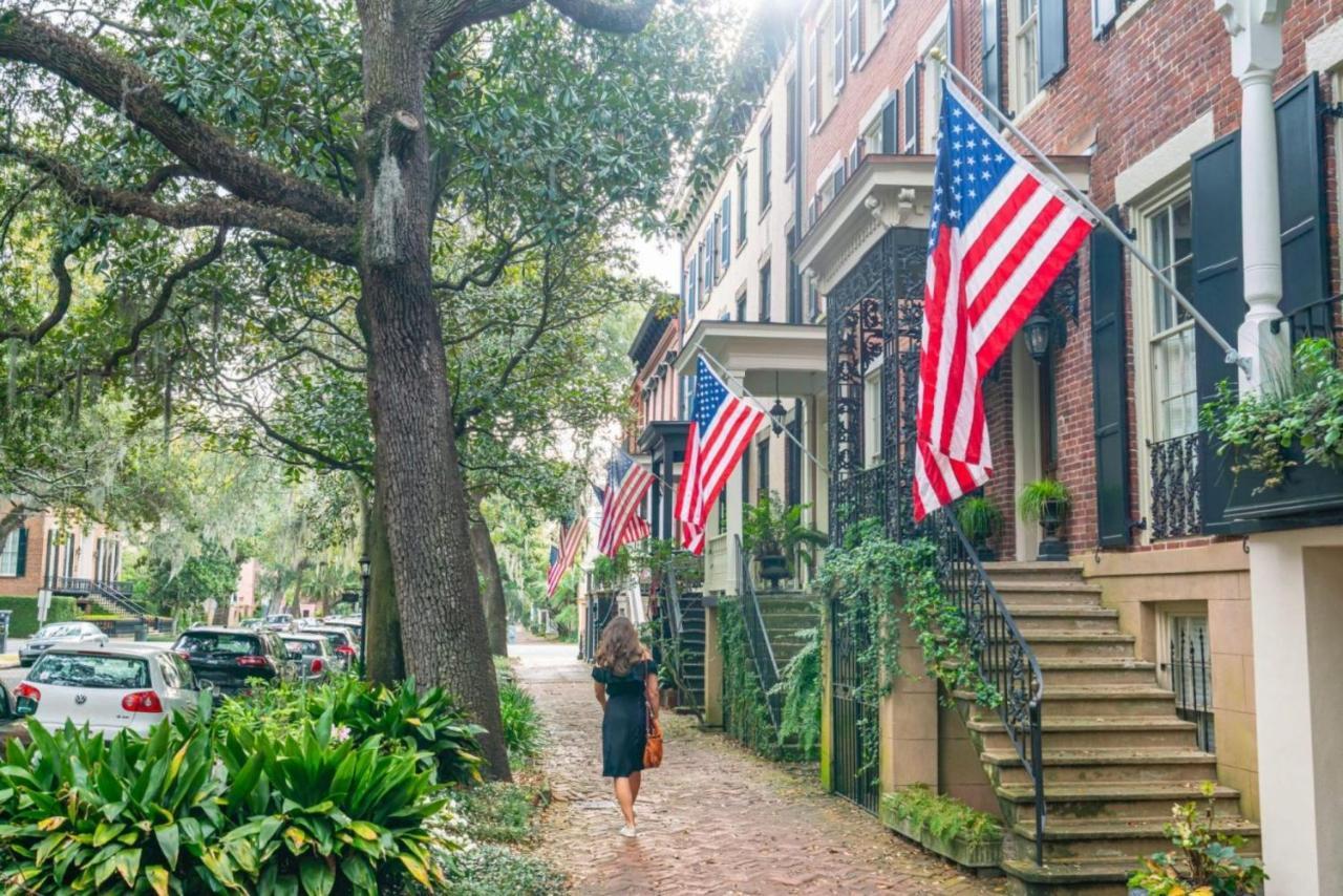 Southern Charmer-Historic District Downtown-Front Porch-Walk Score 90!!-Private Parking-1 Minute To Forsyth Park Savannah Exteriör bild