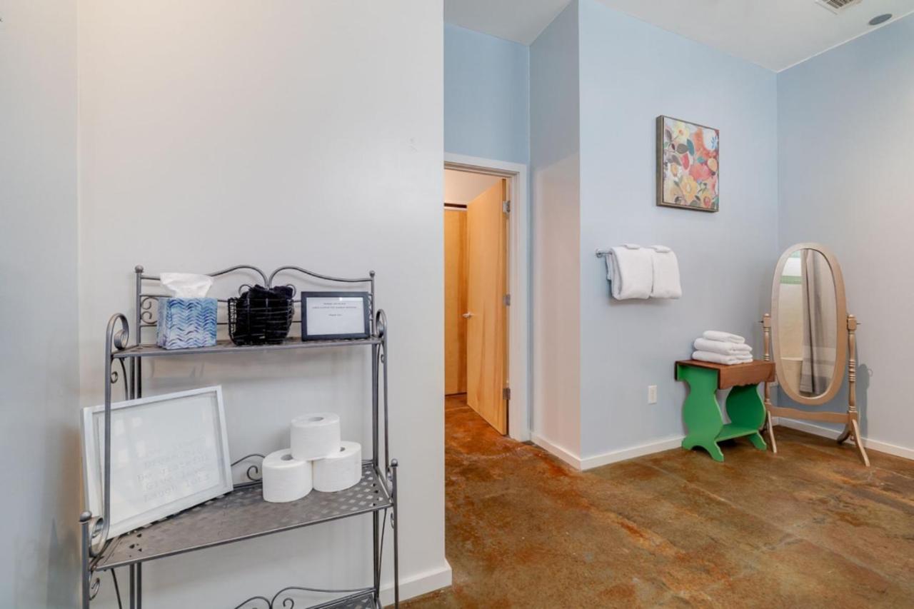 Southern Charmer-Historic District Downtown-Front Porch-Walk Score 90!!-Private Parking-1 Minute To Forsyth Park Savannah Exteriör bild