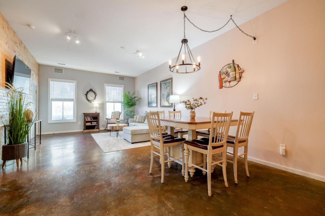 Southern Charmer-Historic District Downtown-Front Porch-Walk Score 90!!-Private Parking-1 Minute To Forsyth Park Savannah Exteriör bild