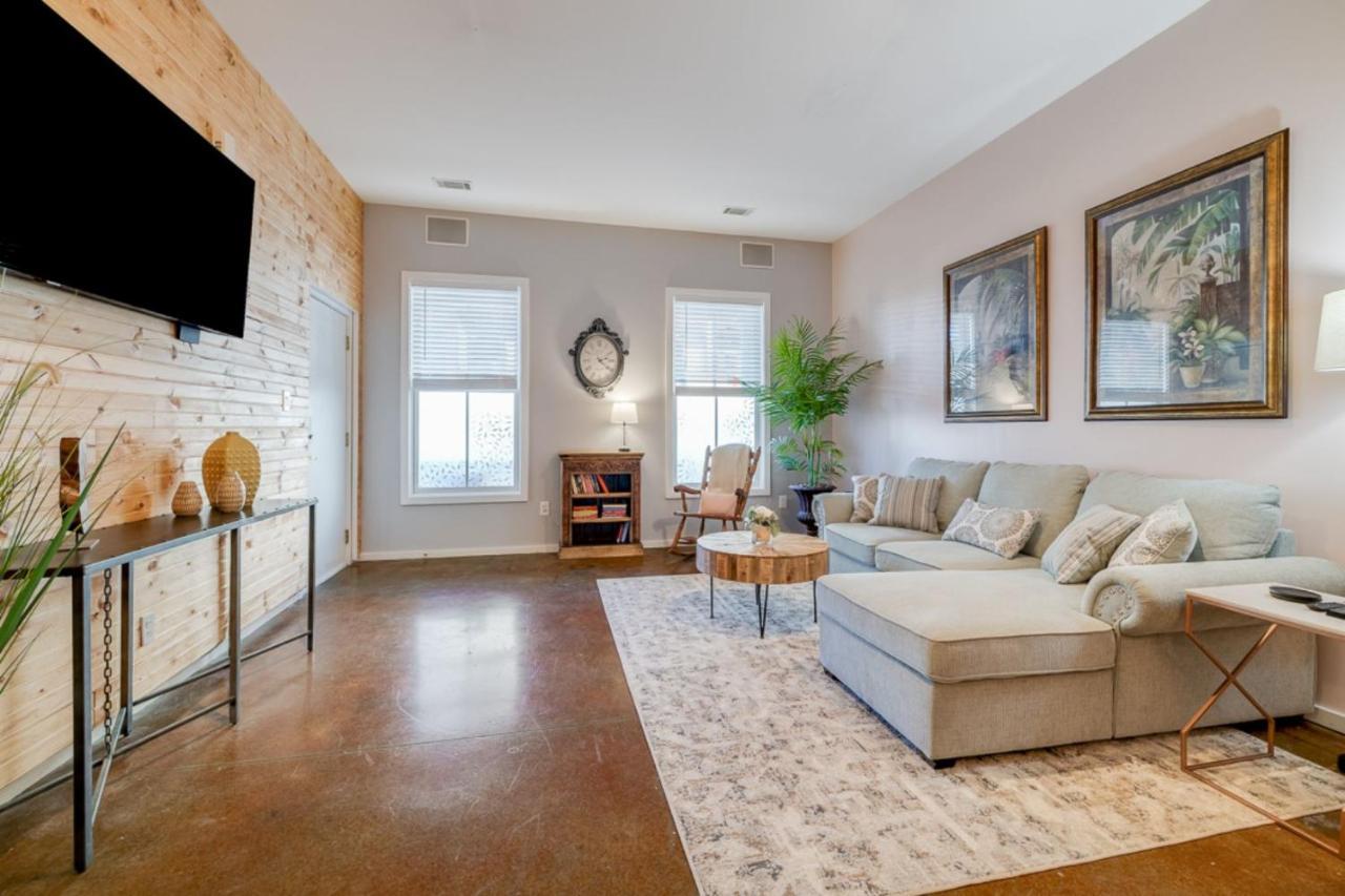 Southern Charmer-Historic District Downtown-Front Porch-Walk Score 90!!-Private Parking-1 Minute To Forsyth Park Savannah Exteriör bild