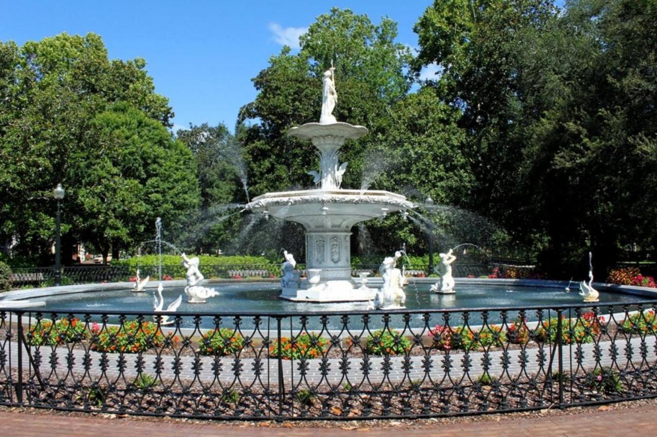 Southern Charmer-Historic District Downtown-Front Porch-Walk Score 90!!-Private Parking-1 Minute To Forsyth Park Savannah Exteriör bild